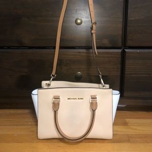 Michael kors crossbody